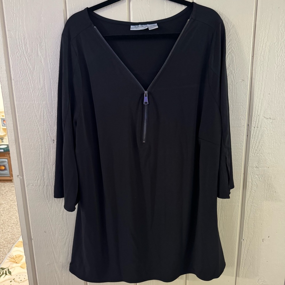 Plus Size Avenue 22/24 Black Zip-Front Tunic Top